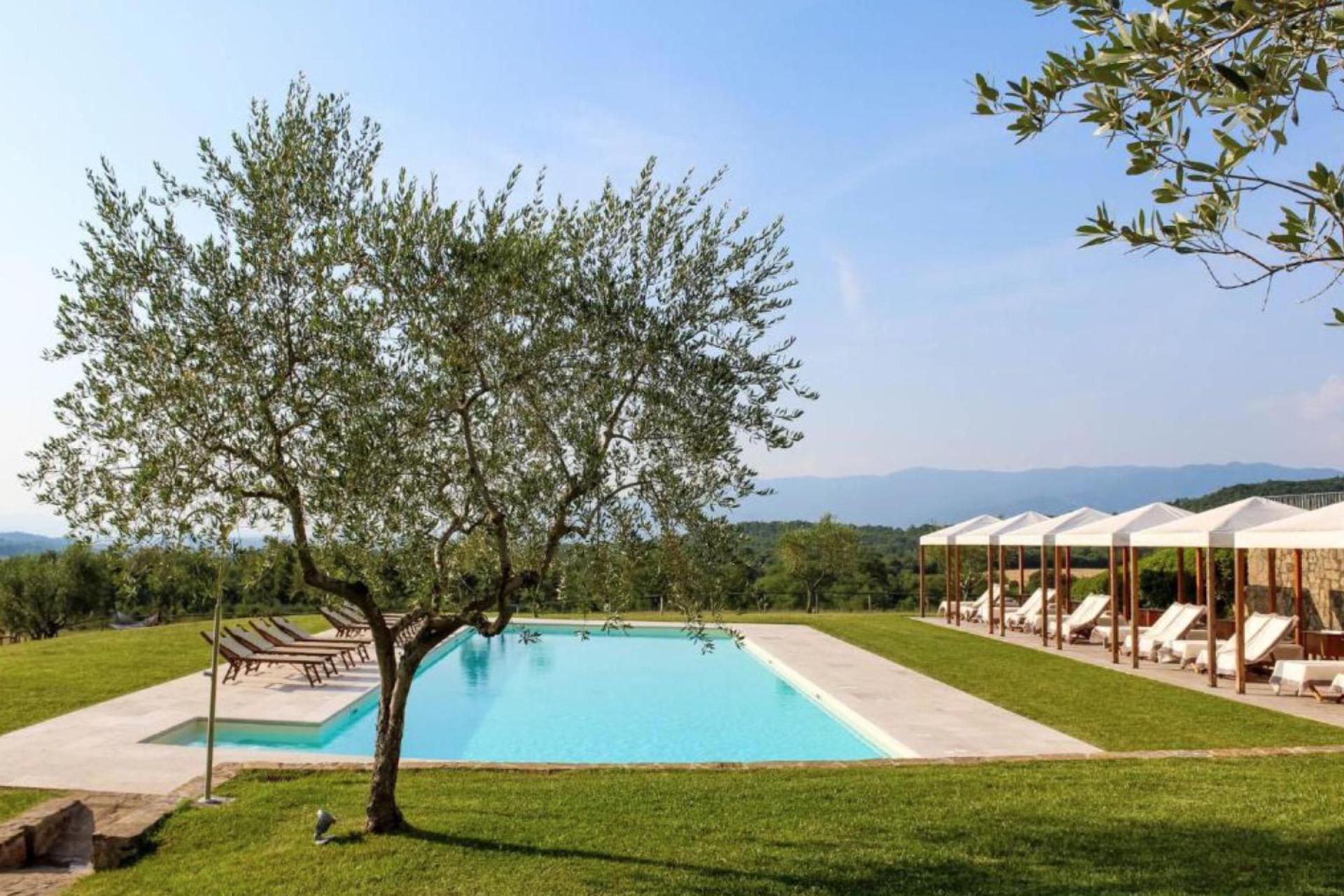 1. Agriturismo with 2 large swimming pools