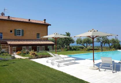 Charming agriturismo with a view of Lake Garda